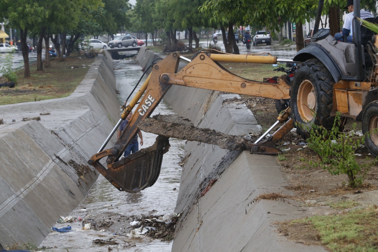 Servicios Públicos avanza 80% en la limpieza de canales y arroyos de ...