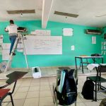 Gobierno de Mazatlán apoya con mantenimiento a los aires acondicionados de secundaria de la Isla de la Piedra