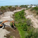 Sin detenerse las acciones de limpieza de canales para prevenir inundaciones en Mazatlán