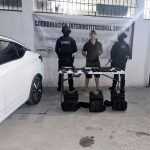 Grupo Interinstitucional detuvo a civil armado en un vehículo con reporte de robo; le aseguraron fusiles, cargadores, cartuchos y chalecos tácticos, luego de incidentes de seguridad en MazatláN