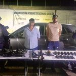 En Culiacán, el Grupo Interinstitucional detuvo a dos civiles que, presuntamente, acababan de despojar un vehículo; estaban armados
